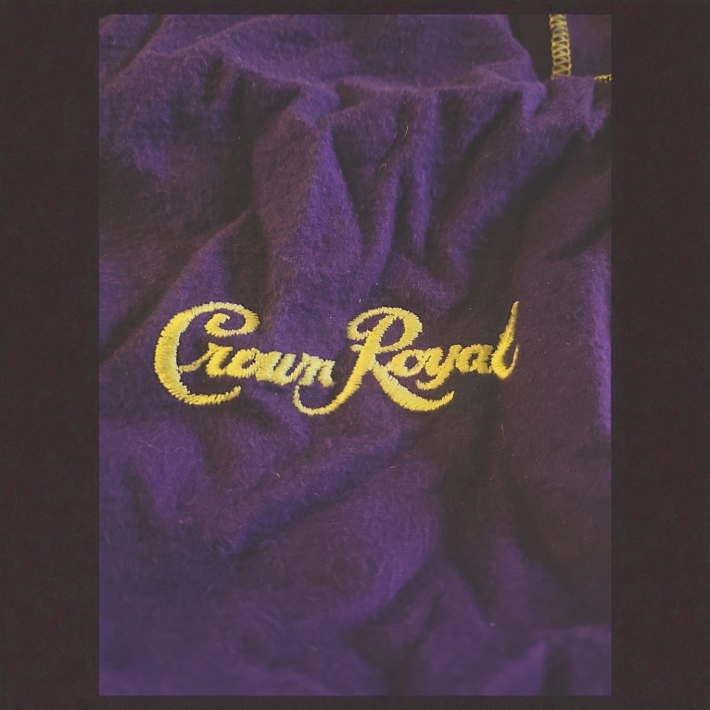 1 Vtg Crown Royal Canadian Whiskey 9" Bag Gold Embroidered Drawstring Closure